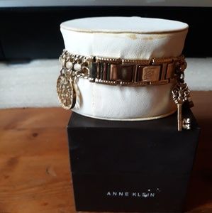Charm bracelet with clock
